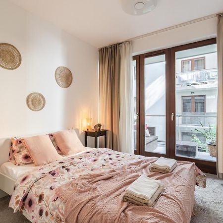 Home Of Serenity - 2 Bdr, Free Parking And Terrace Будапеща Екстериор снимка