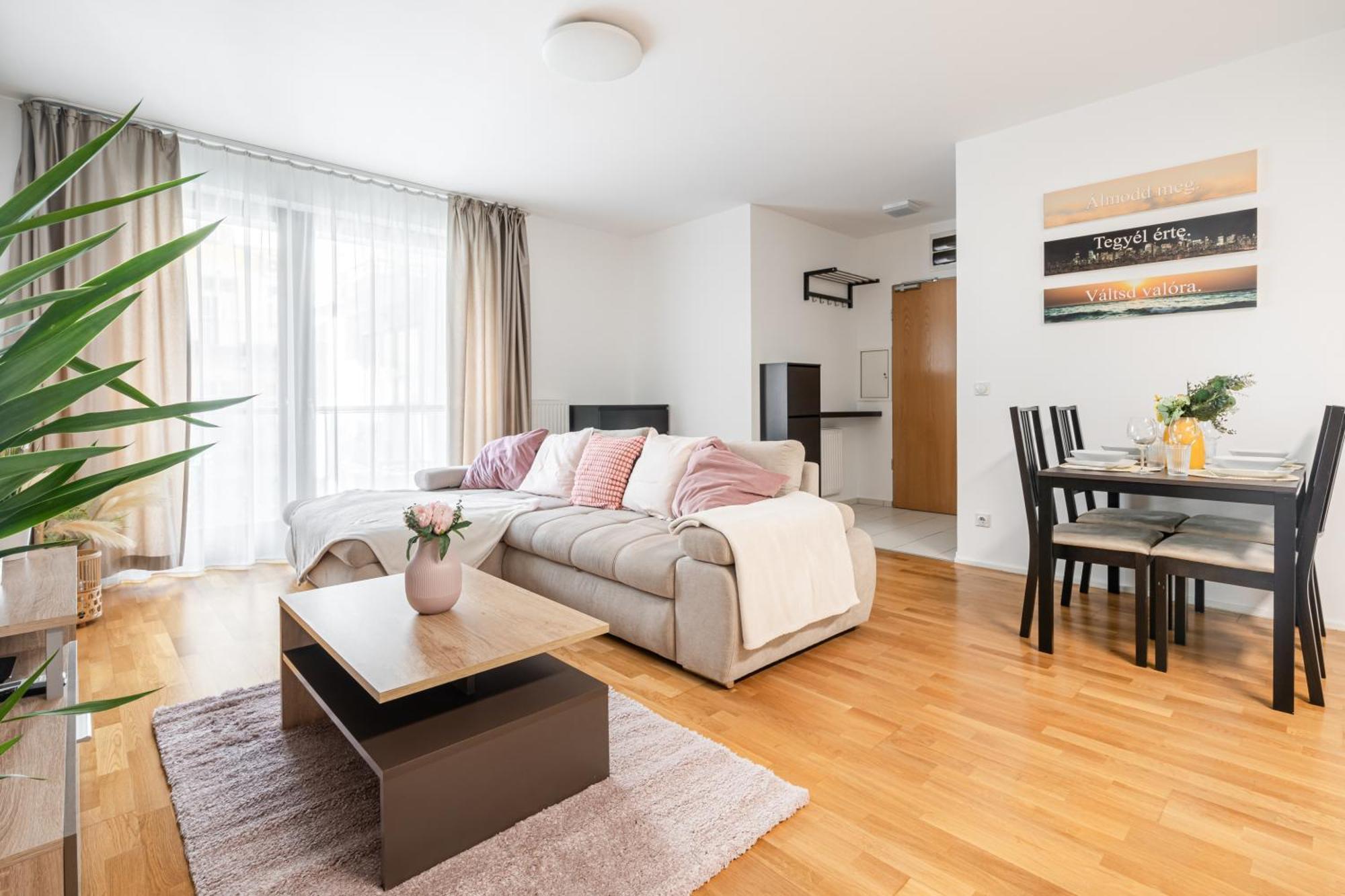 Home Of Serenity - 2 Bdr, Free Parking And Terrace Будапеща Екстериор снимка