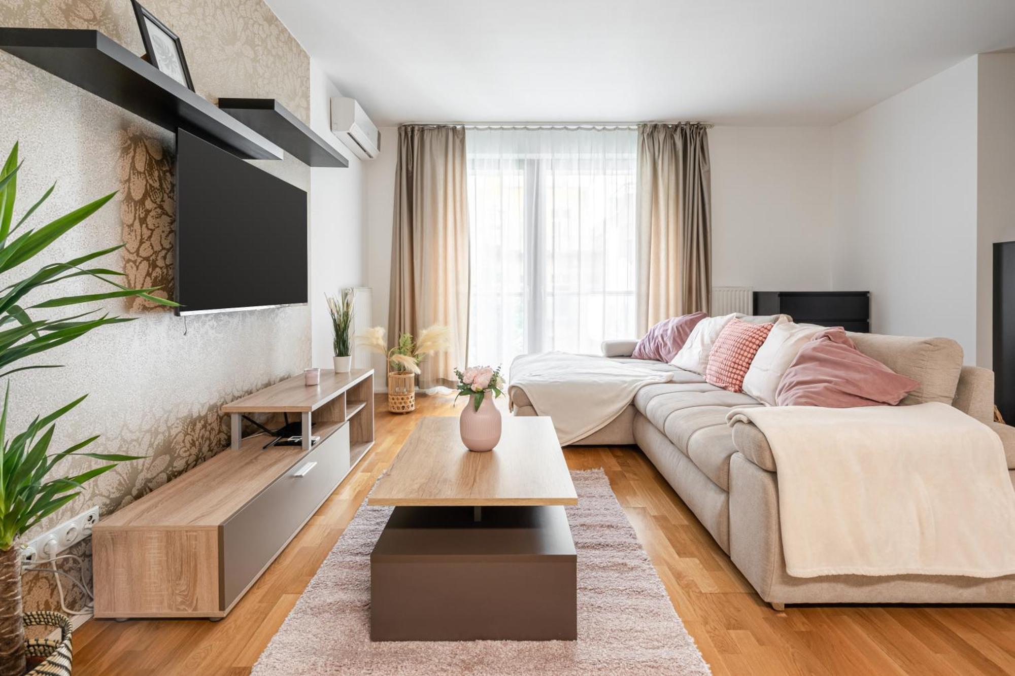 Home Of Serenity - 2 Bdr, Free Parking And Terrace Будапеща Екстериор снимка