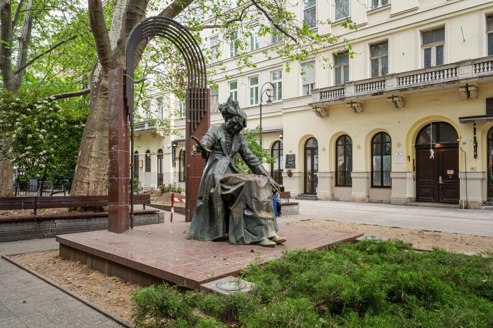 Home Of Serenity - 2 Bdr, Free Parking And Terrace Будапеща Екстериор снимка