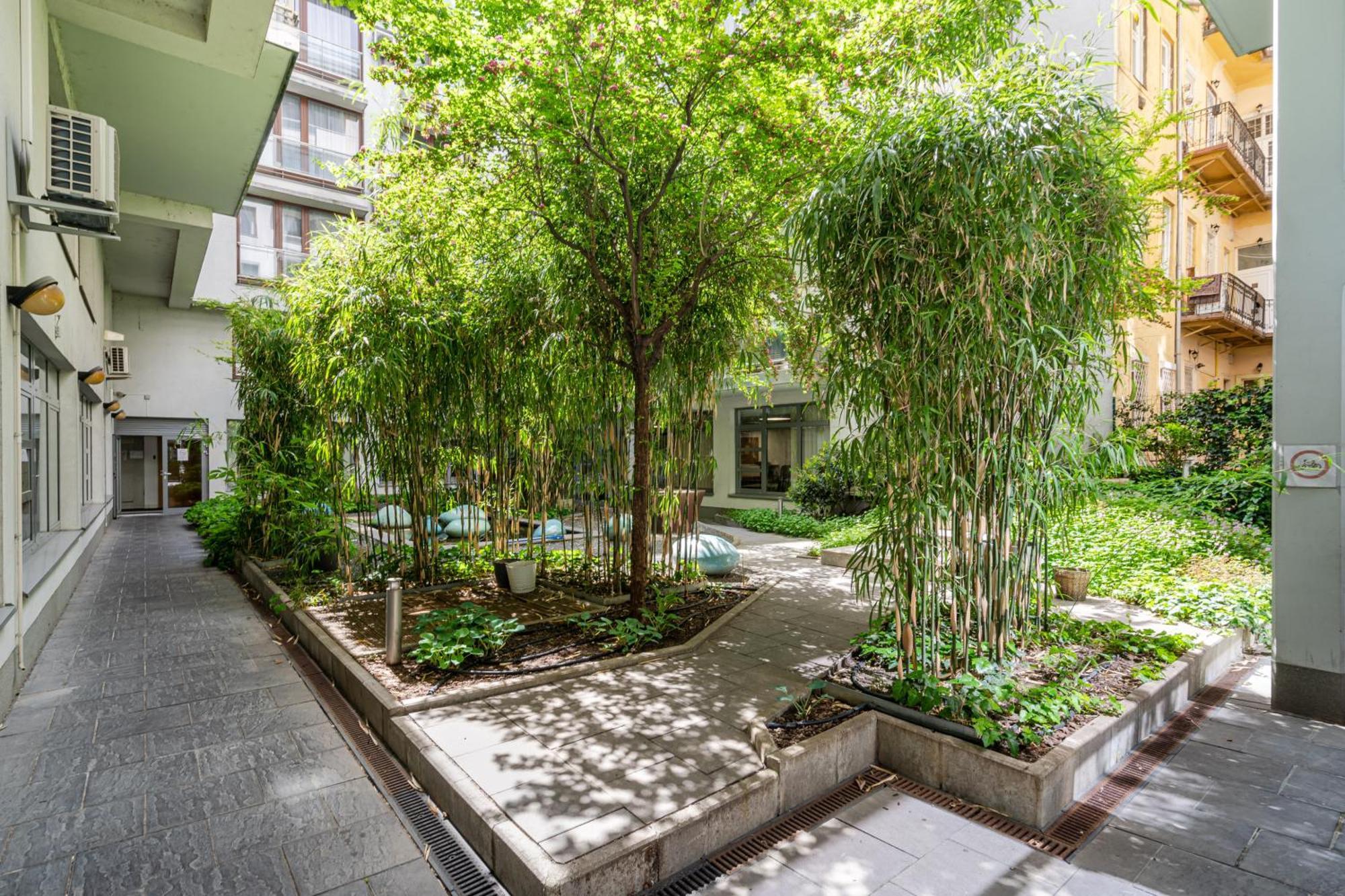 Home Of Serenity - 2 Bdr, Free Parking And Terrace Будапеща Екстериор снимка